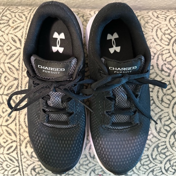 Under Armour Black Running Shoes Youth or Women's - Picture 6 of 8